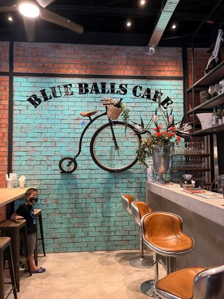 Blue Balls Bike Cafe at Pasir Panjang